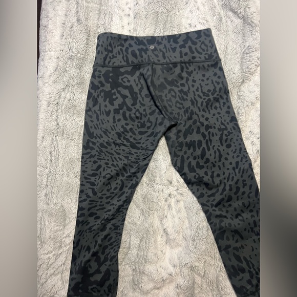 Lululemon Wunder Under Crop II
Animal Swirl Deep Coal Light - Picture 6 of 6